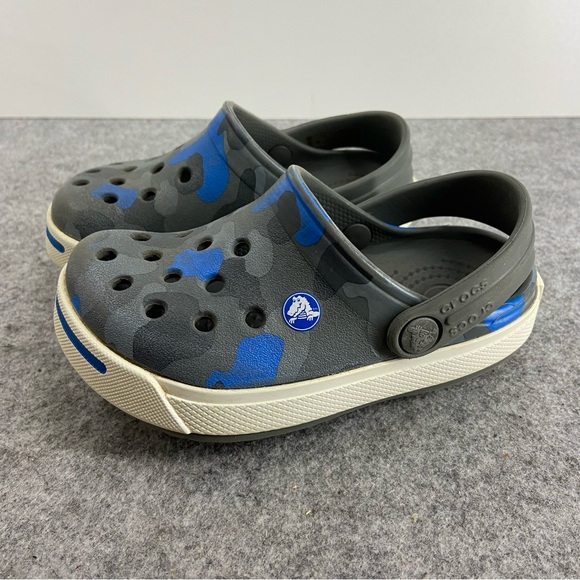 CROCS Other - CROCS Classic Clog in Blue & Gray Camo Child Size 6/7